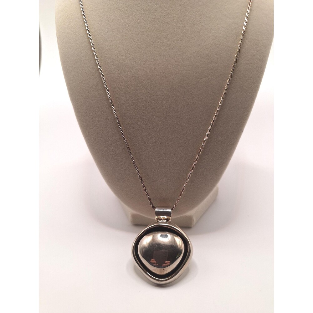 Sterling silver oval pendant from Mexico 24 inch silver rope chain included